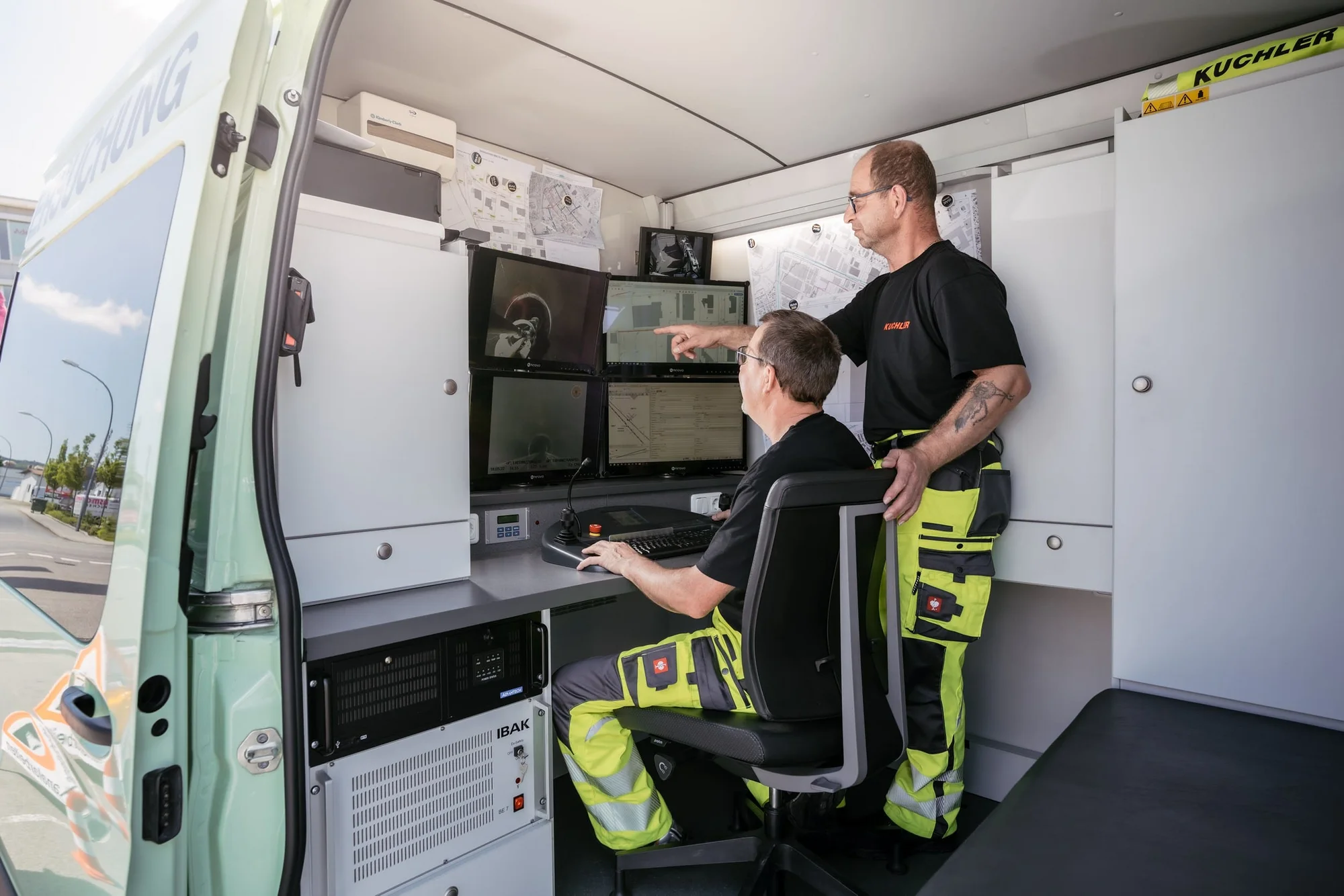 Kanalreinigung Bach an der Donau mit Servicefahrzeug
